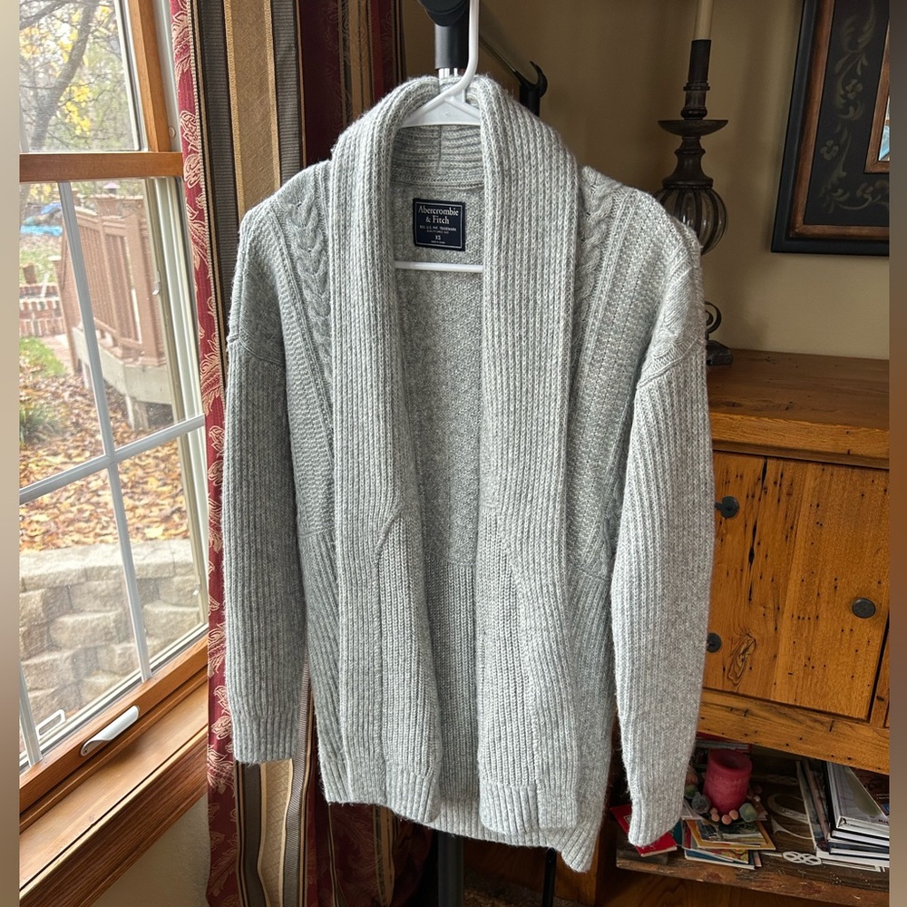 EUC Abercrombie and Fitch Gray Cardigan cable knit